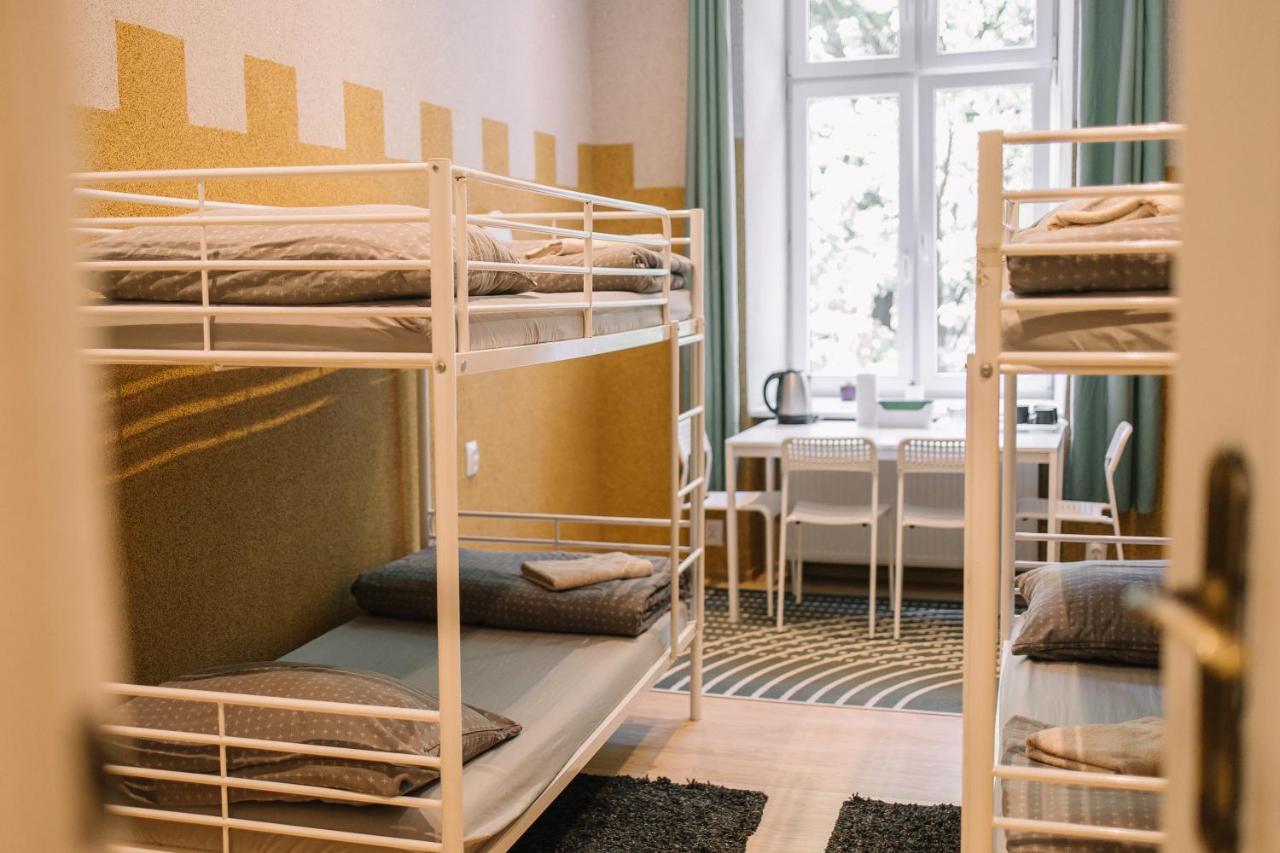 West13 Guest Rooms คราคูฟ ภายนอก รูปภาพ