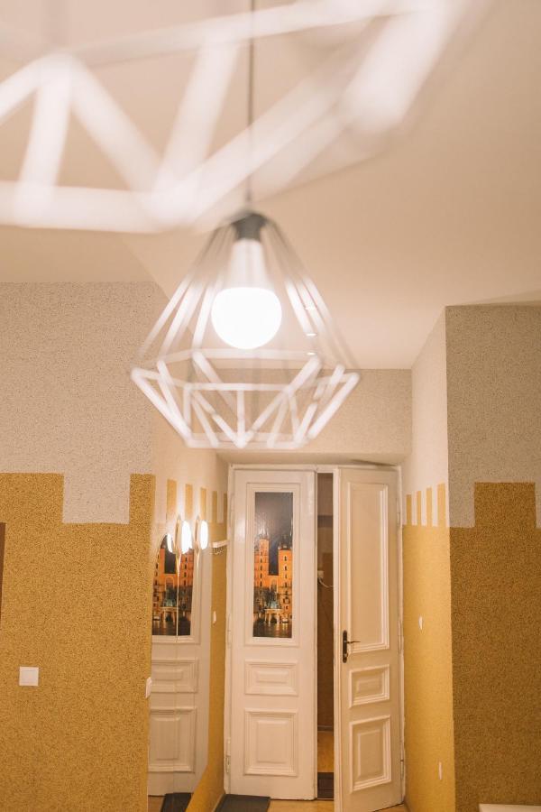 West13 Guest Rooms คราคูฟ ภายนอก รูปภาพ