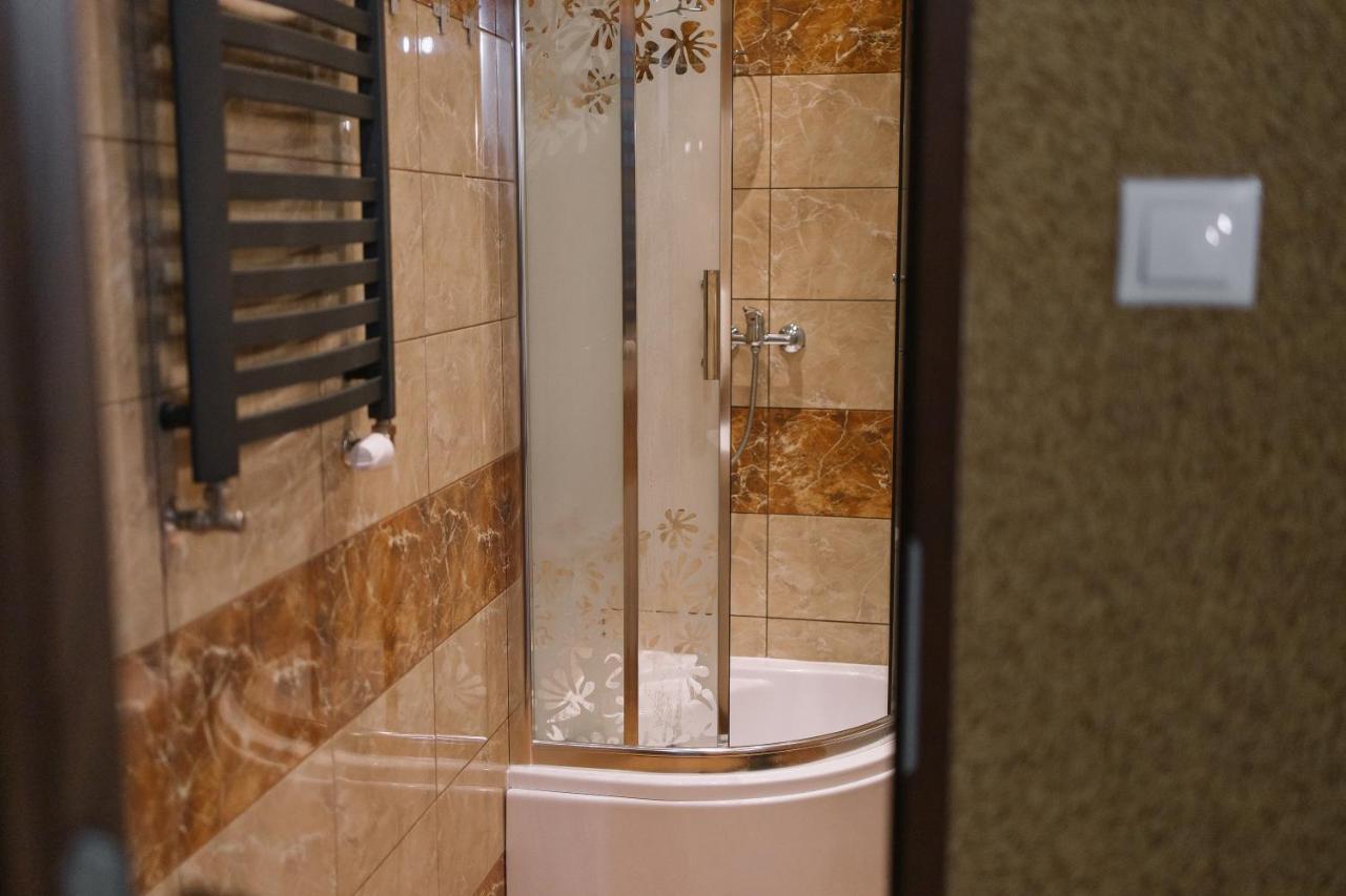 West13 Guest Rooms คราคูฟ ภายนอก รูปภาพ