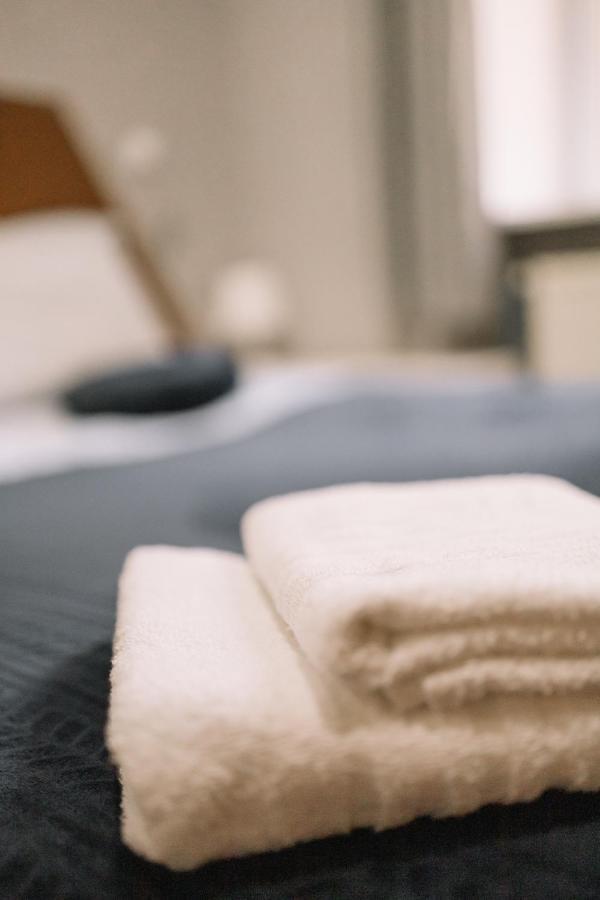 West13 Guest Rooms คราคูฟ ภายนอก รูปภาพ