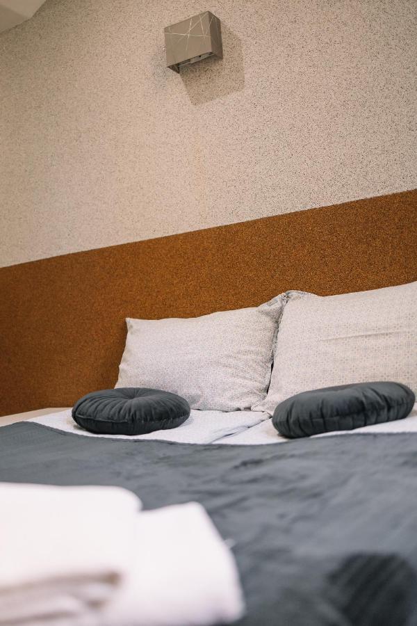 West13 Guest Rooms คราคูฟ ภายนอก รูปภาพ